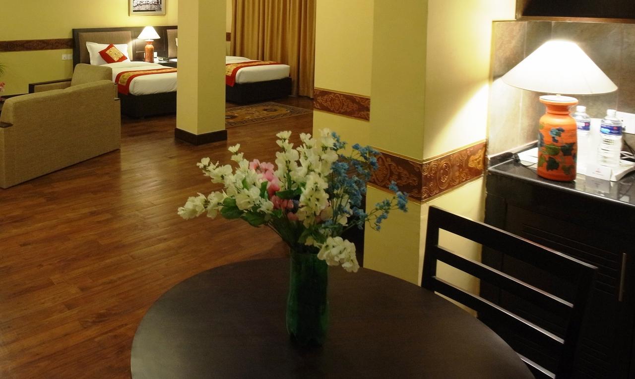 Hotel Tibet International Kathmandu Buitenkant foto