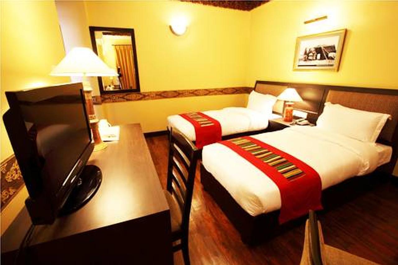 Hotel Tibet International Kathmandu Buitenkant foto