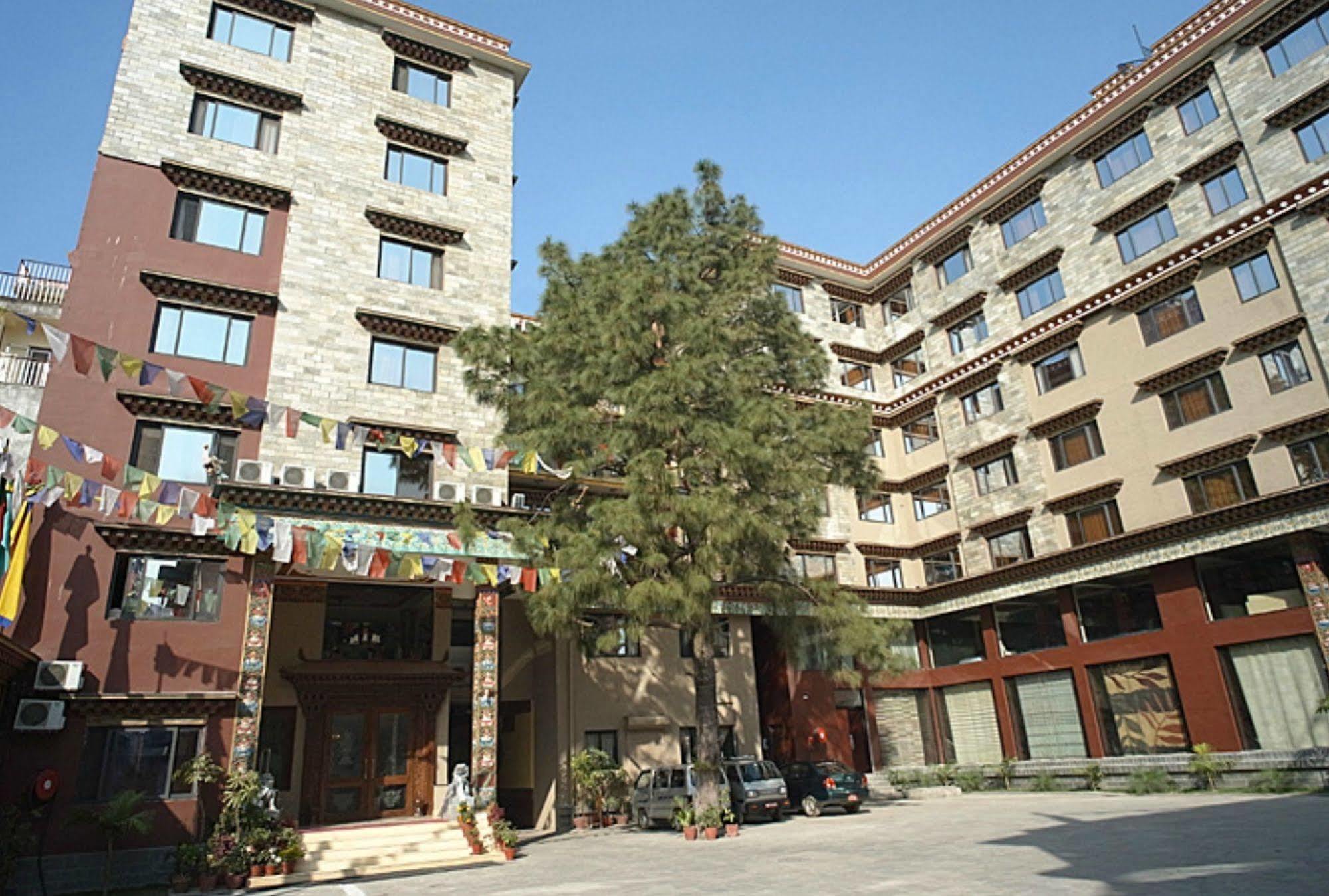 Hotel Tibet International Kathmandu Buitenkant foto