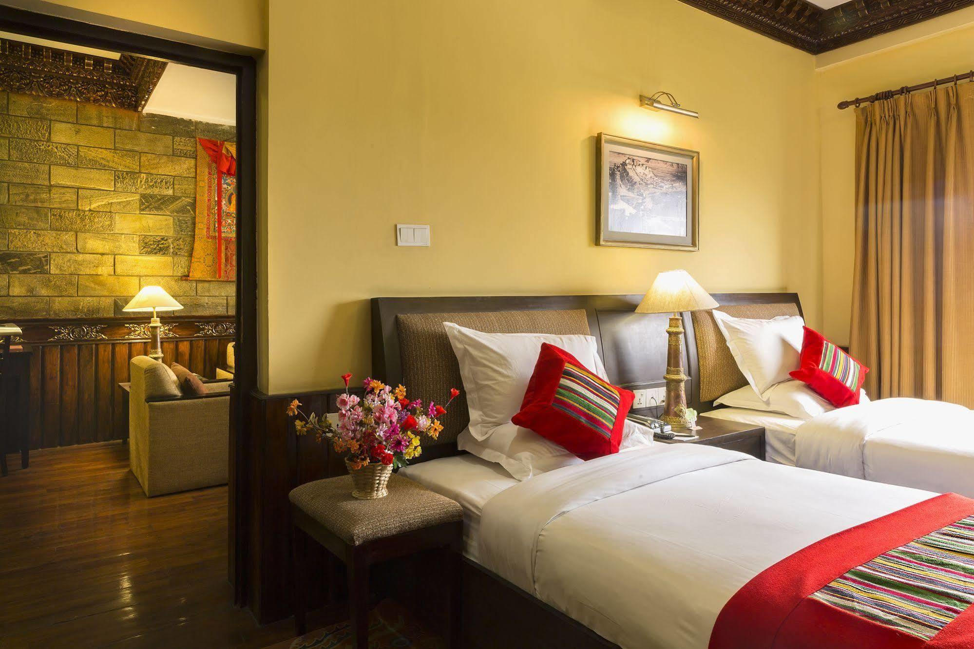 Hotel Tibet International Kathmandu Buitenkant foto