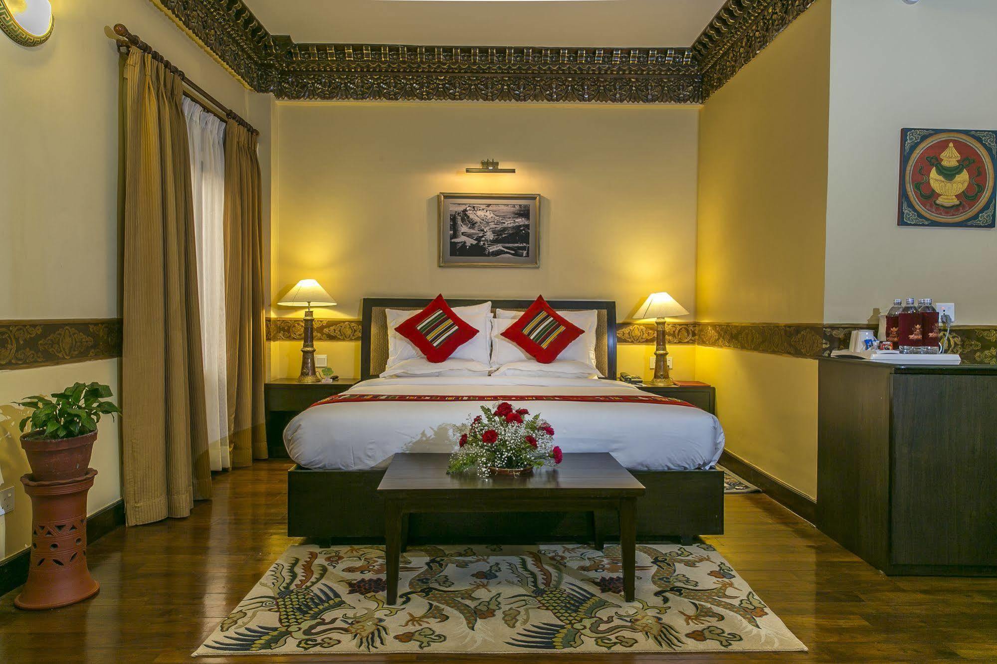 Hotel Tibet International Kathmandu Buitenkant foto