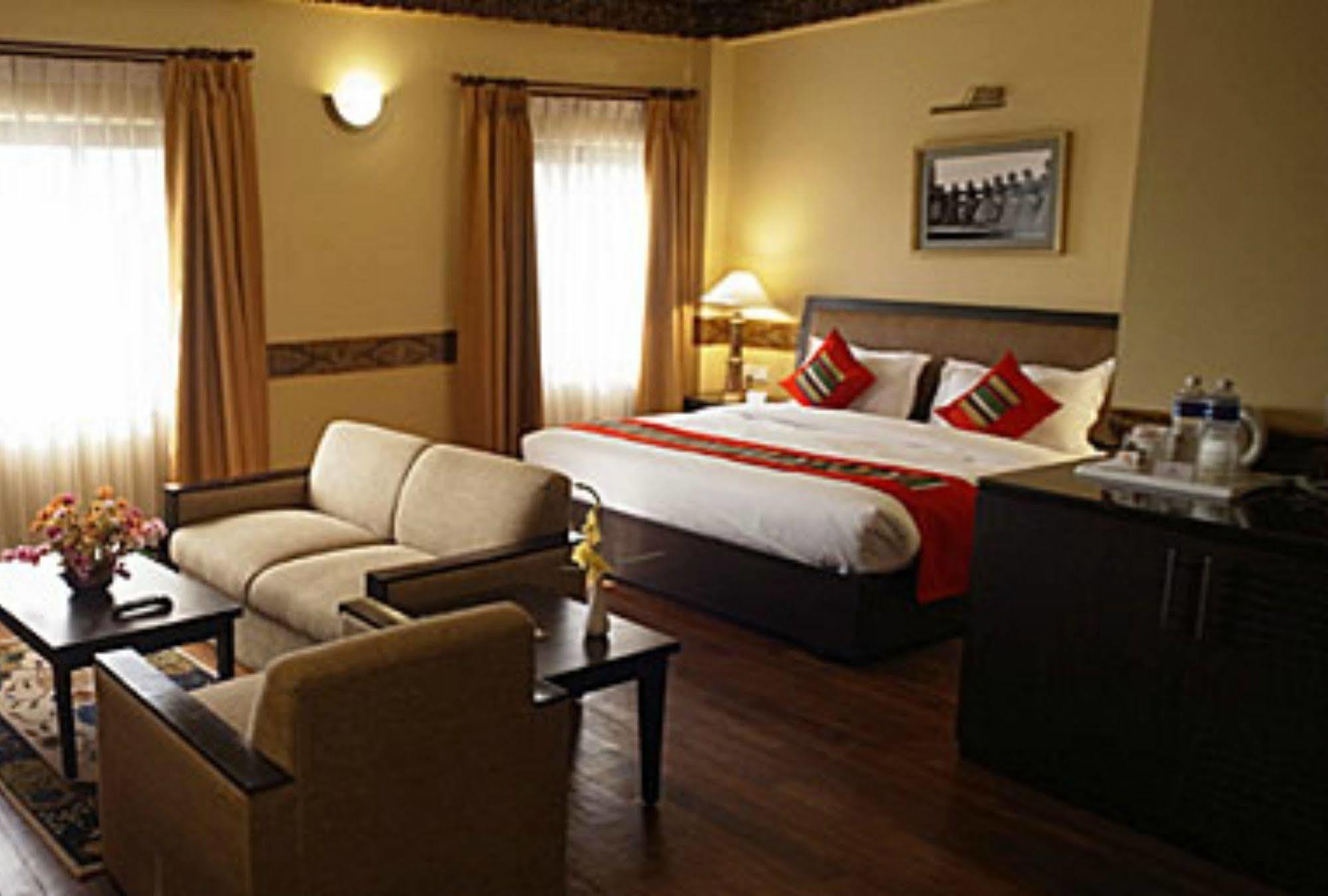 Hotel Tibet International Kathmandu Buitenkant foto