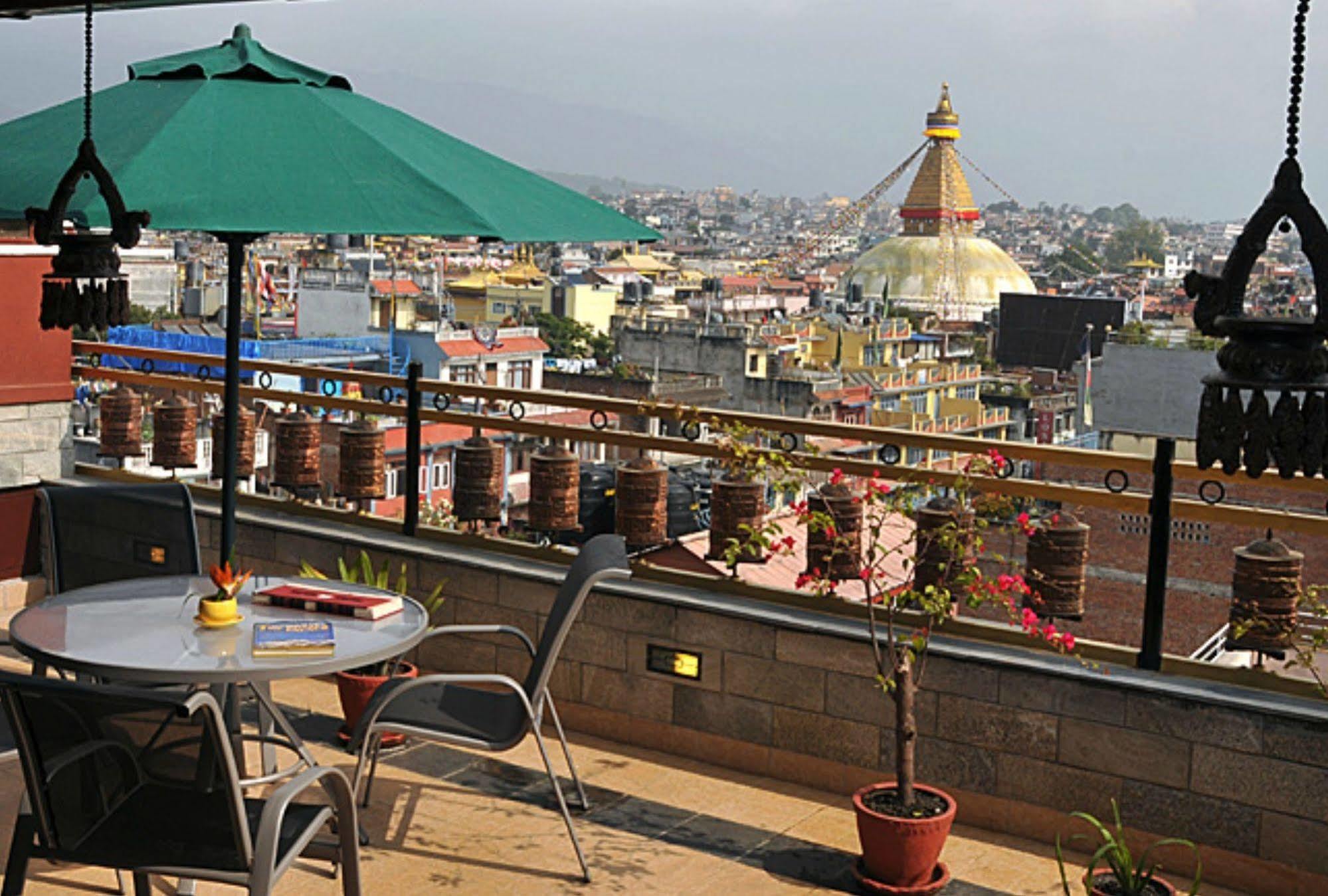 Hotel Tibet International Kathmandu Buitenkant foto