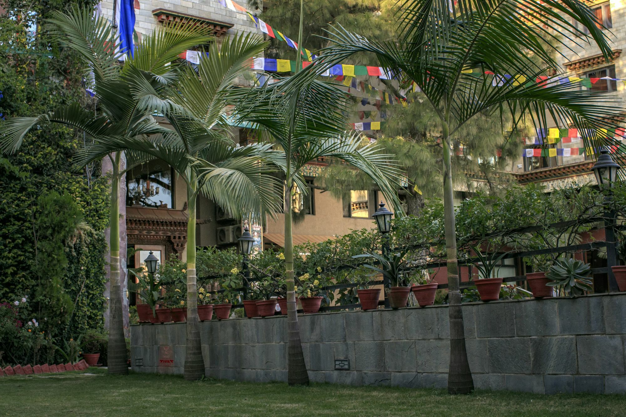 Hotel Tibet International Kathmandu Buitenkant foto